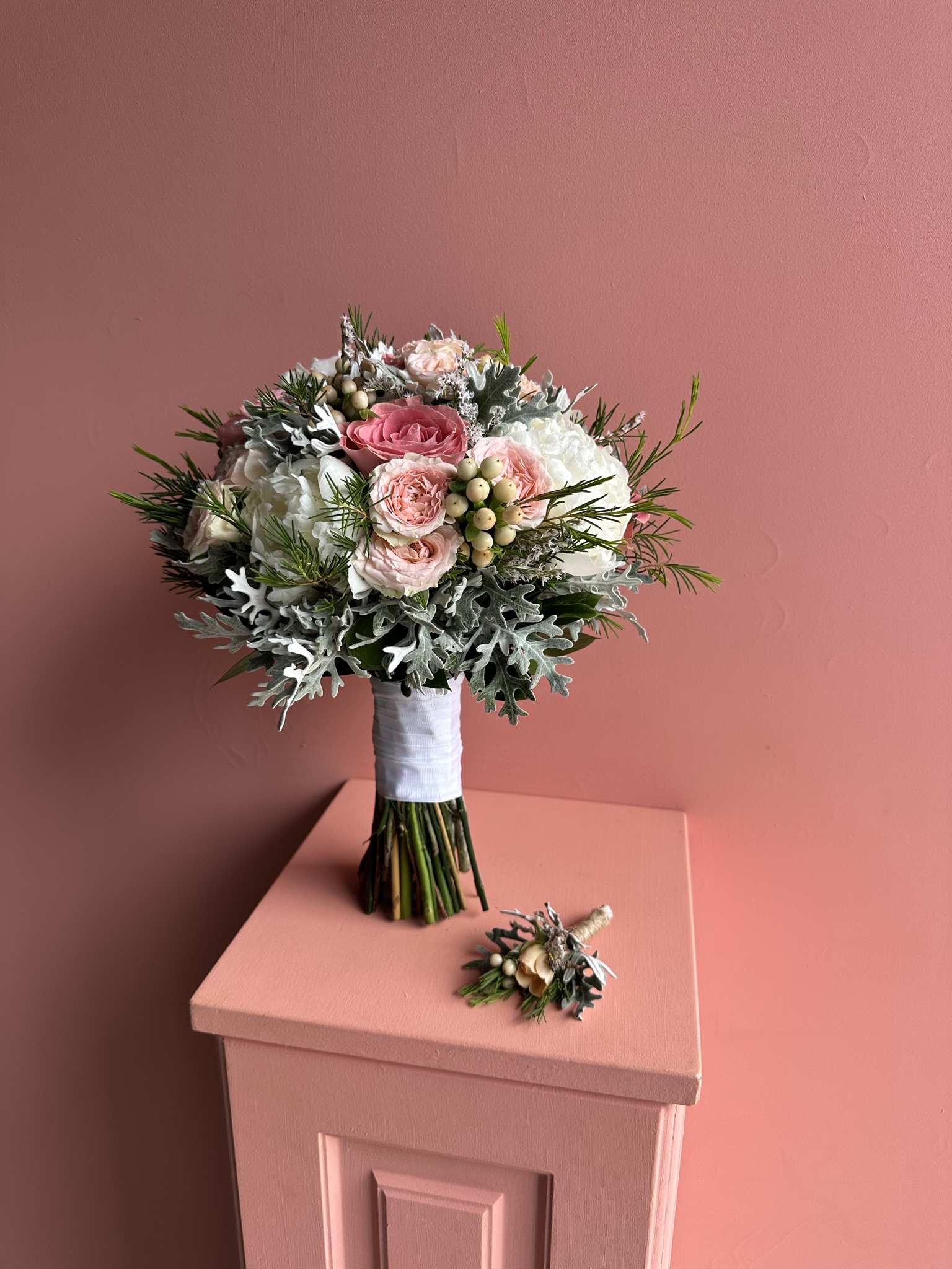 Beyaz Şakayıklar ile Gelin Buketi ve Damat Yakalığı