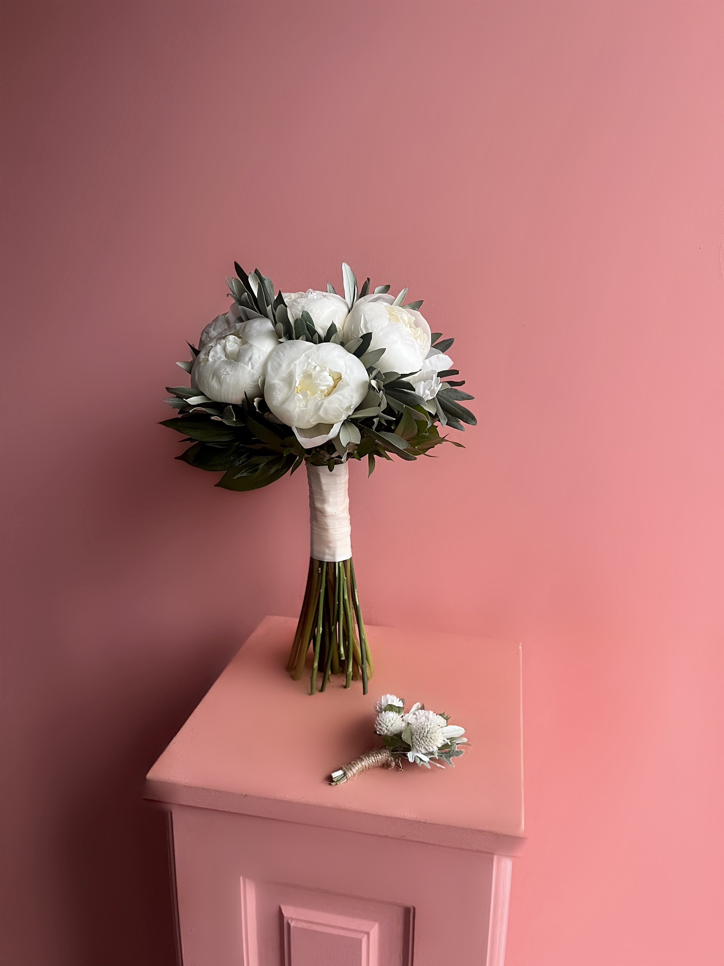 10 Adet Beyaz Şakayık ve Zeytin Dalları Gelin Buketi & Damat Yaka Çiçeği