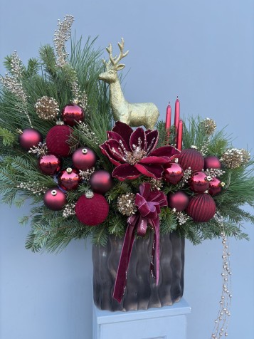 Royal Winter Velvet Özel Tasarım Mumlu Ve Geyikli Yılbaşı Aranjmanı
