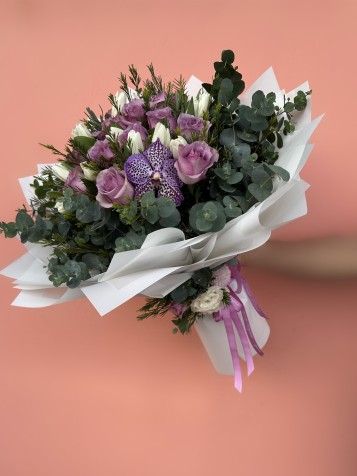 Lila Güller & Beyaz Laleler Karışık Buket