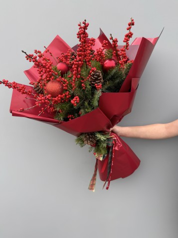 5’li Kırmızı Ilex Ve Çam Buketi