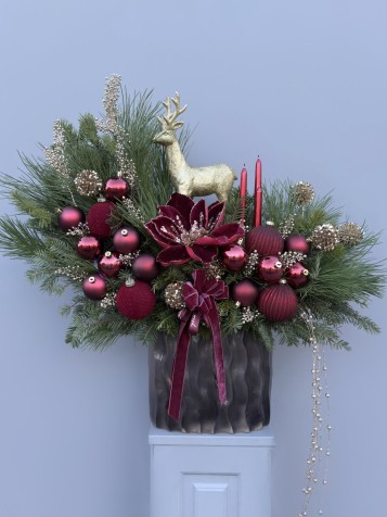 Royal Winter Velvet Özel Tasarım Mumlu Ve Geyikli Yılbaşı Aranjmanı