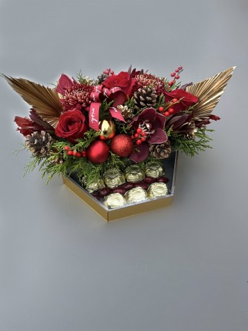 Kırmızı Çiçekli & Çikolatalı Yılbaşına Özel Pleksi Kutu