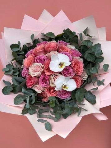 Rosanna Karışık Pembe Güller Buketi