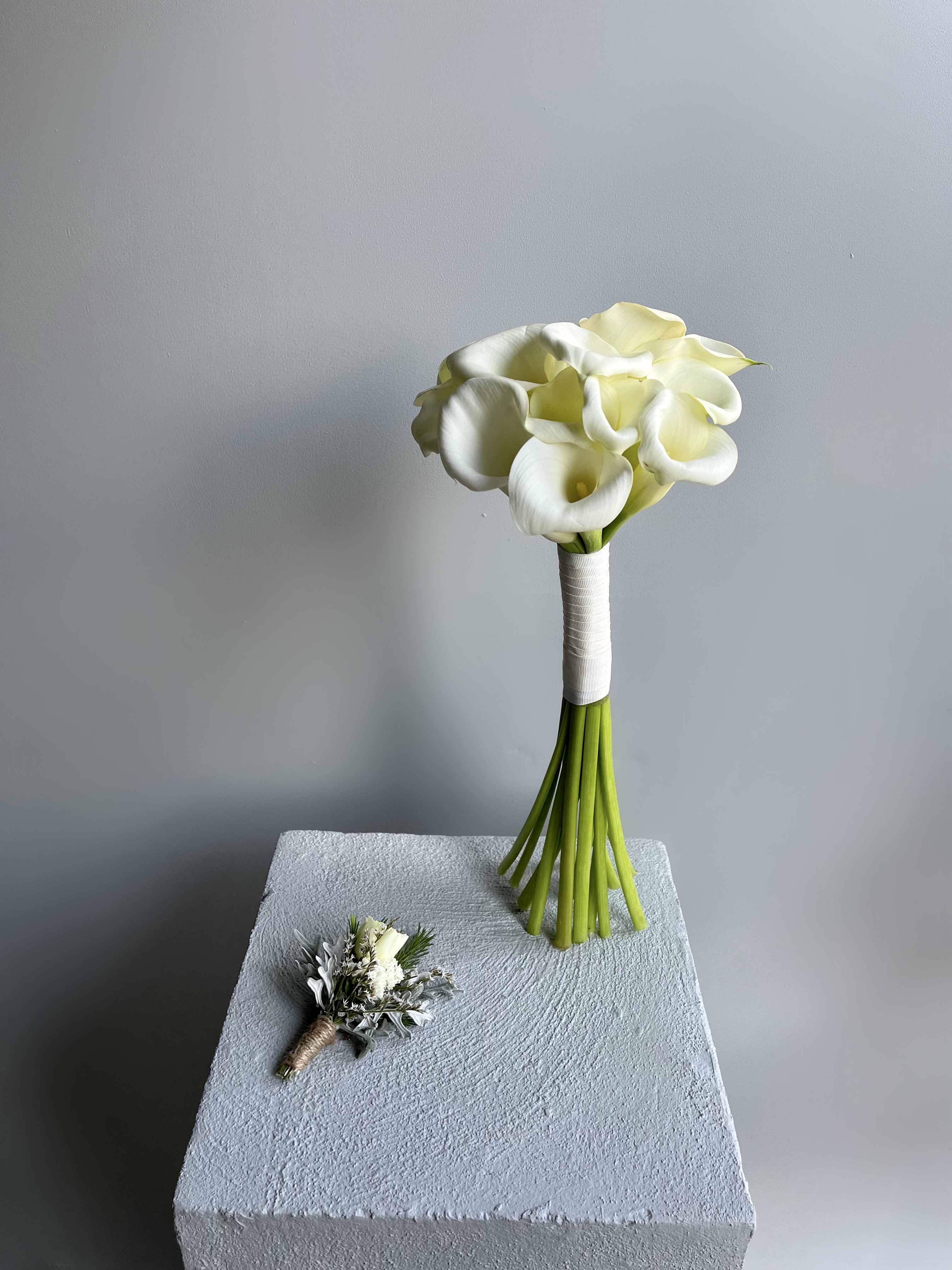 Beyaz Calla Gelin Buketi & Damat Yaka Çiçeği