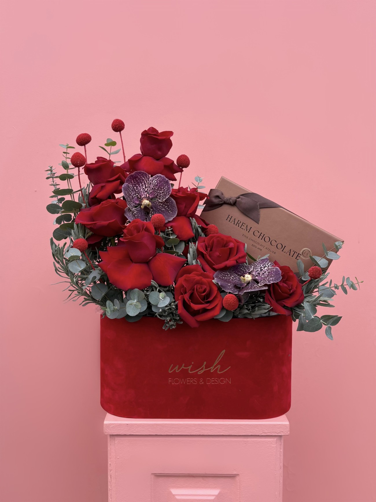 Sweet Love Kırmızı Kadife Kutuda Kırmızı Güller Ve Çikolata