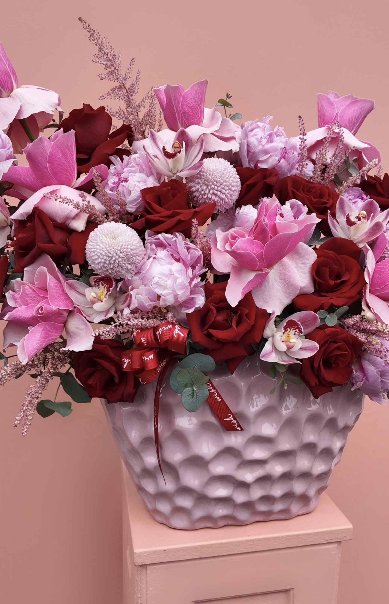 The Love Signature Şakayıklar Ve Güller Lüks Aranjman