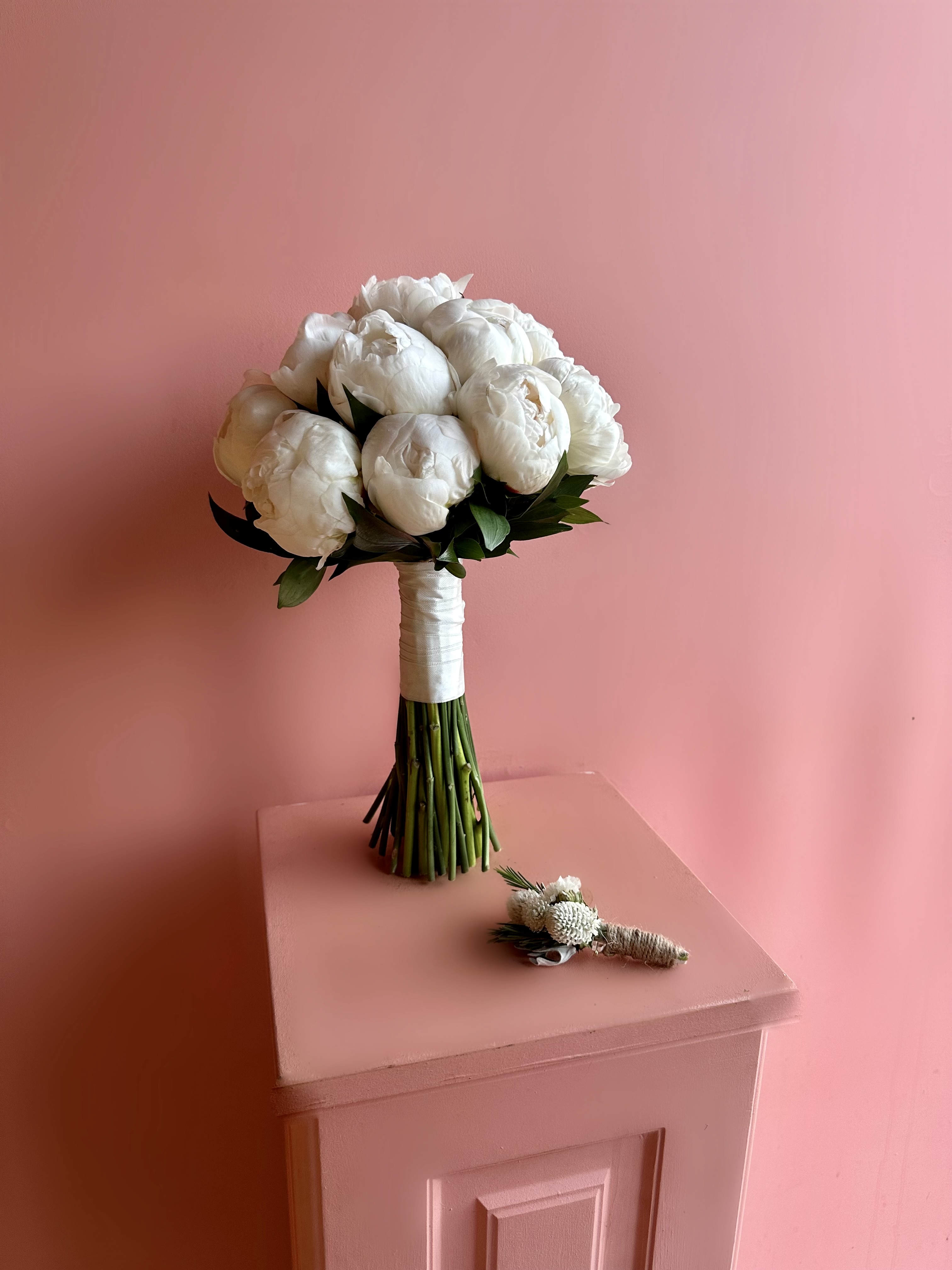 15 Adet Beyaz Şakayık Gelin Buketi & Damat Yaka Çiçeği