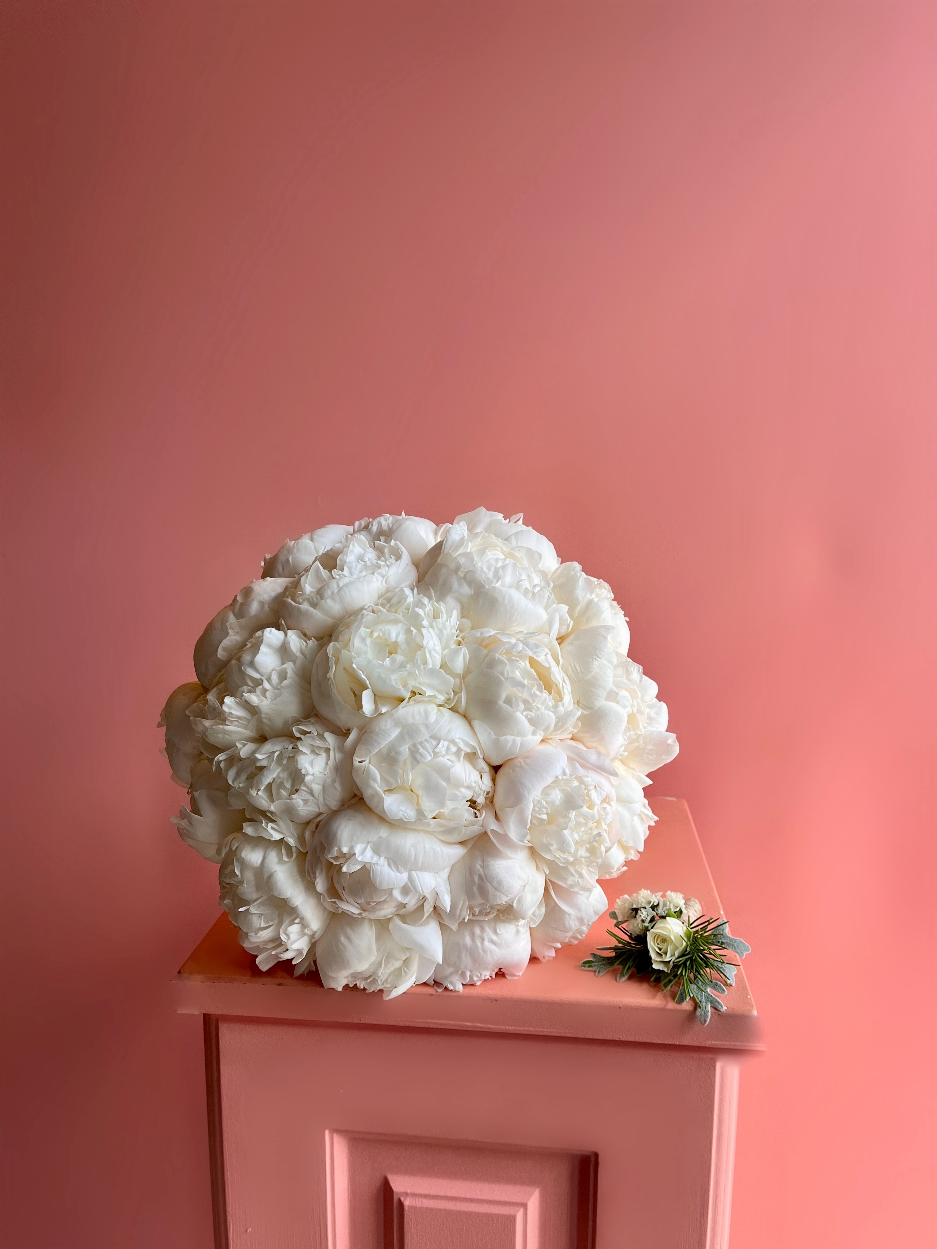 25 Adet Beyaz Şakayık Gelin Buketi & Damat Yaka Çiçeği