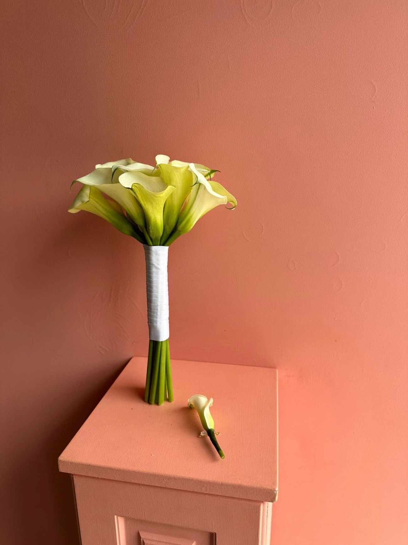 15 Adet Calla Gelin Buketi & Damat Yaka Çiçeği