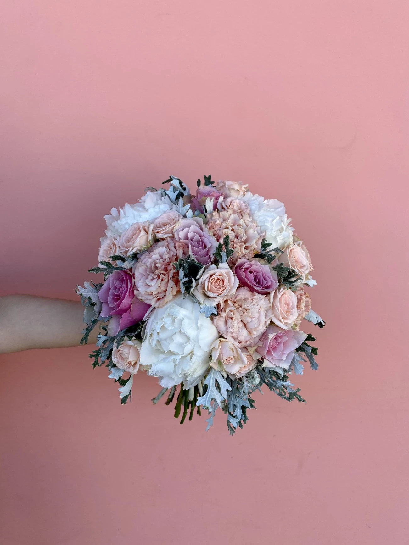 Beyaz Şakayık ve Güller Gelin Buketi & Damat Yaka Çiçeği