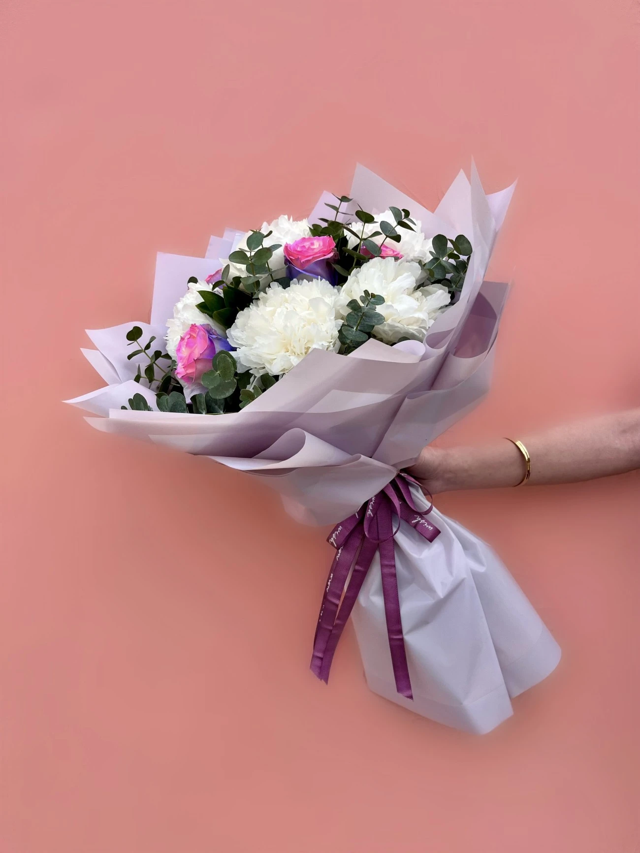 Pink Amethyst Özel Ekvator Gülleri & Beyaz Şakayık Buketi