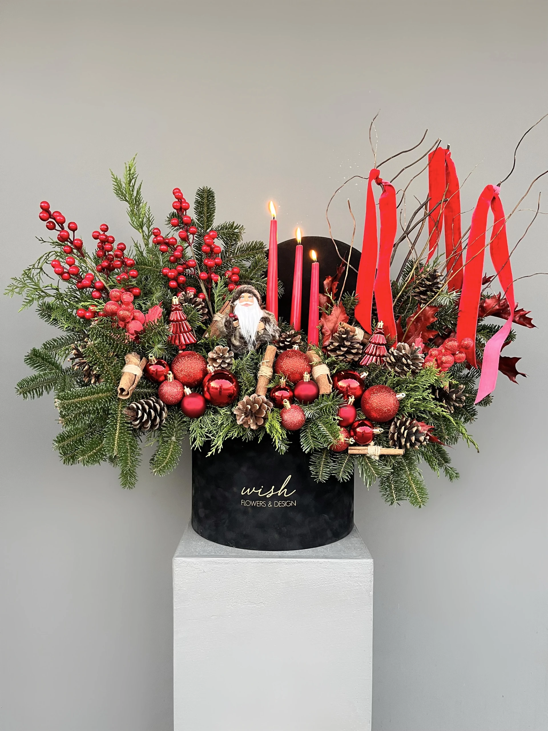 Santa’s Wish Siyah Kadife Kutuda Grand Deluxe Özel Tasarım Yılbaşı Aranjmanı
