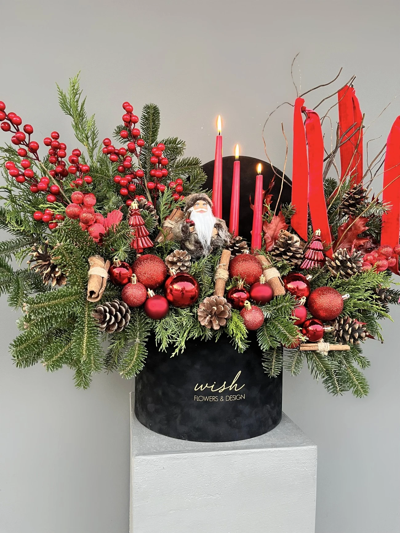 Santa’s Wish Siyah Kadife Kutuda Grand Deluxe Özel Tasarım Yılbaşı Aranjmanı