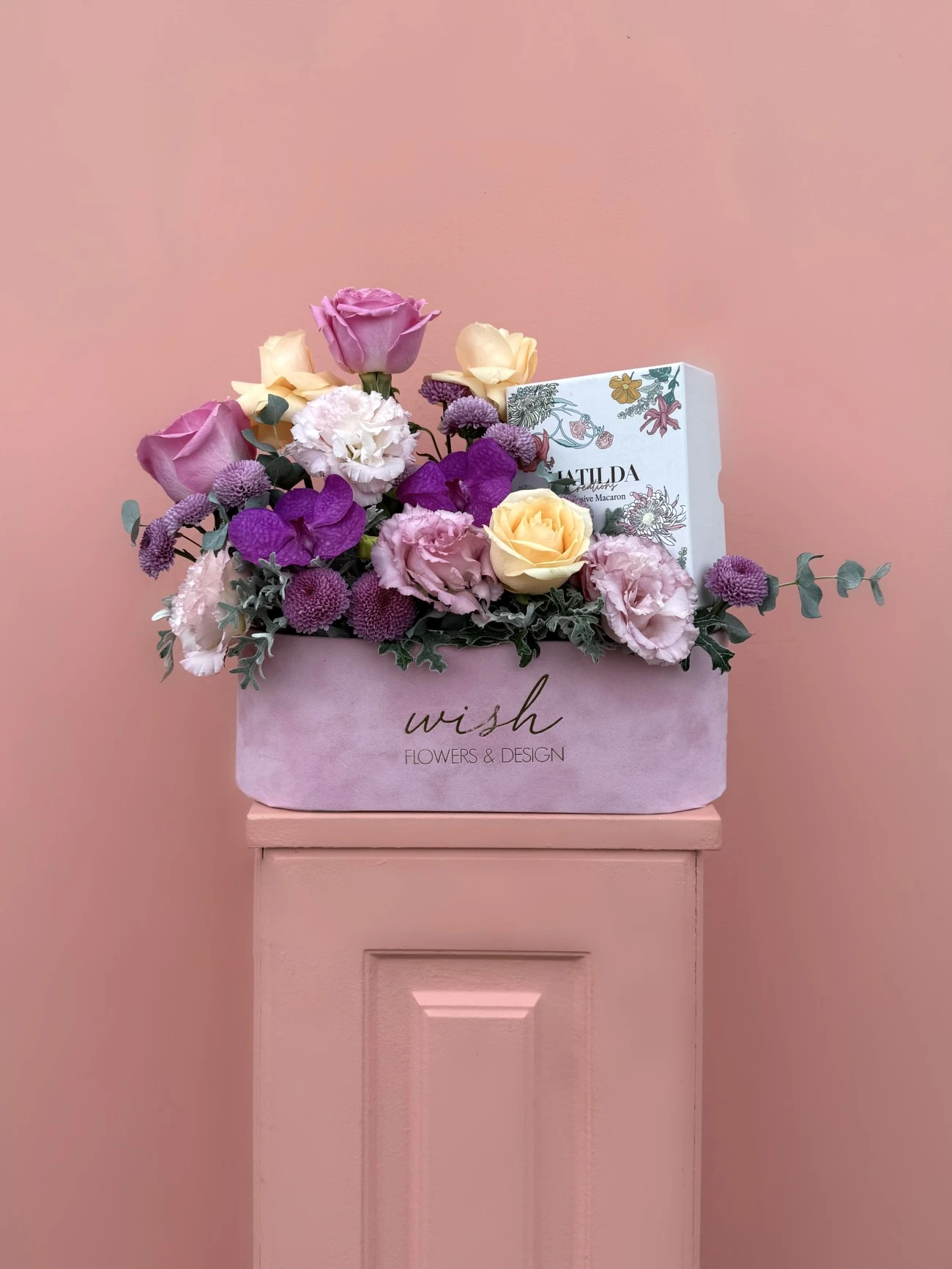 Pembe Kadife Kutuda Makaronlu Çiçek Bahçesi