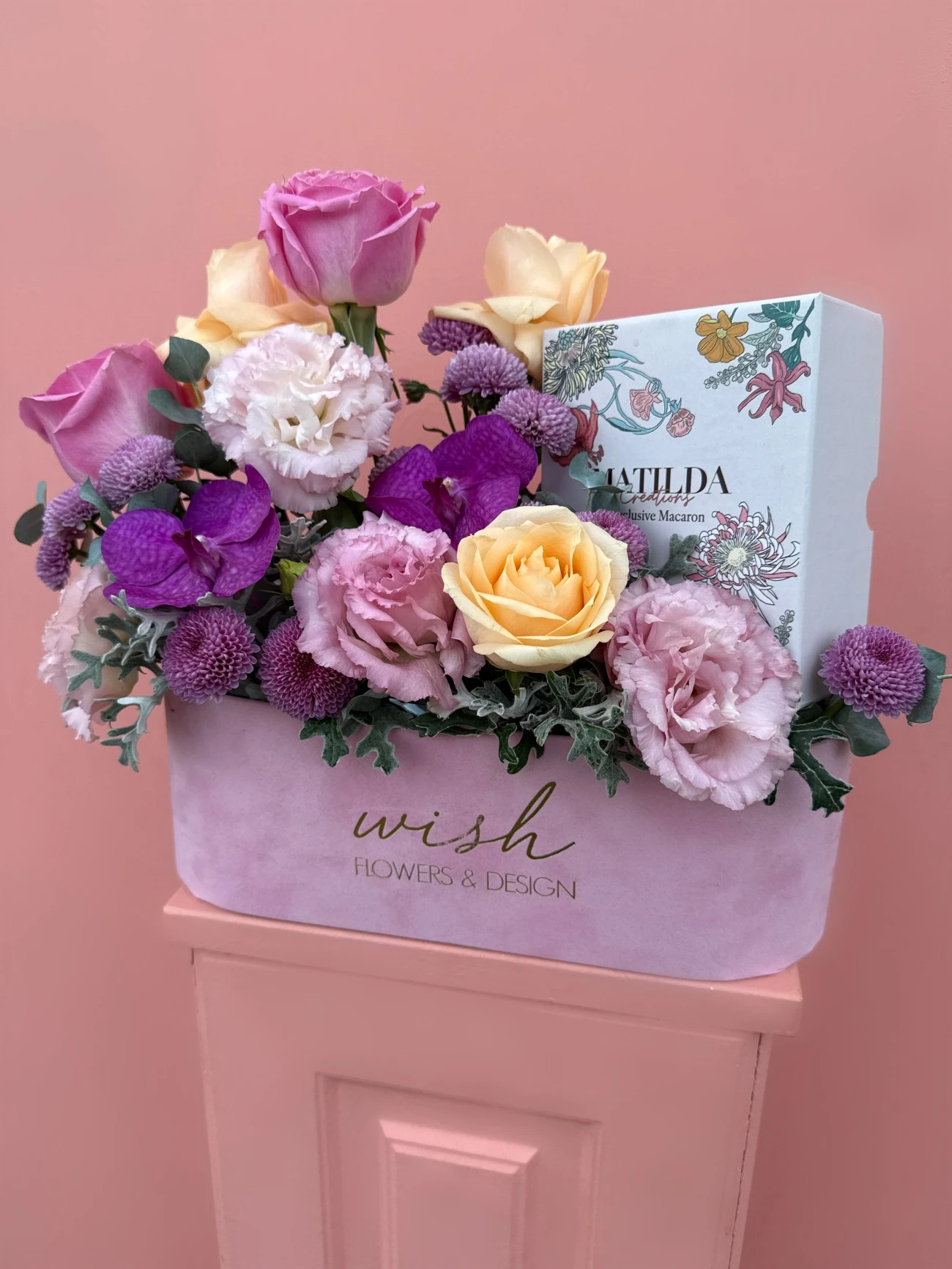 Pembe Kadife Kutuda Makaronlu Çiçek Bahçesi