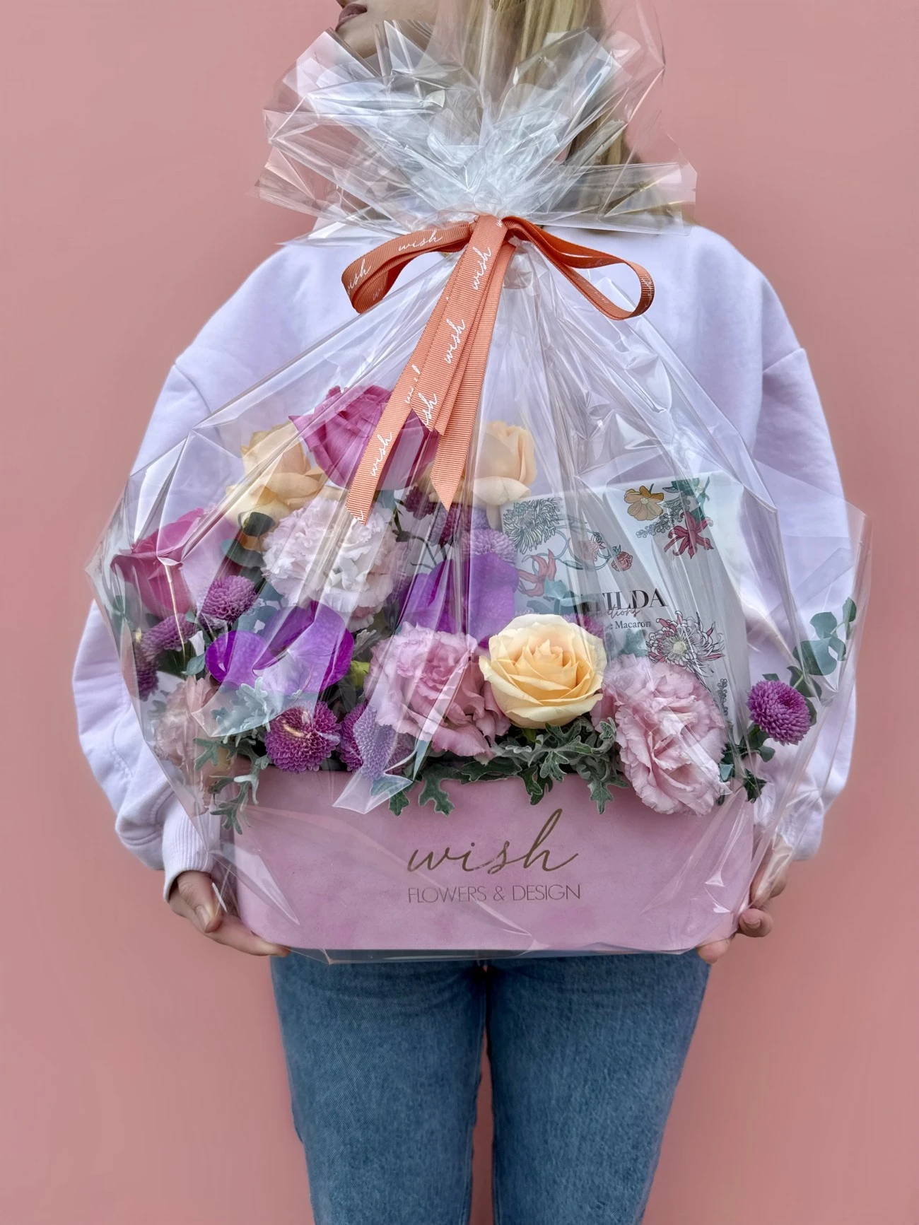 Pembe Kadife Kutuda Makaronlu Çiçek Bahçesi