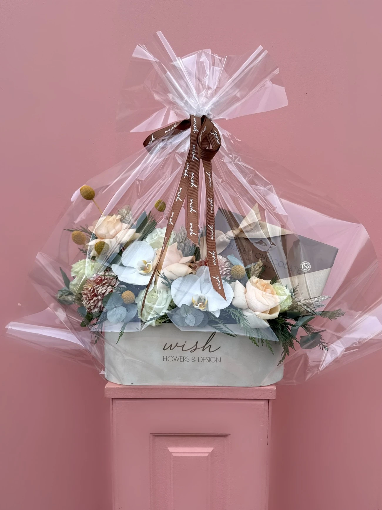 Krem Kadife Kutuda Çikolatalı Çiçek Bahçesi