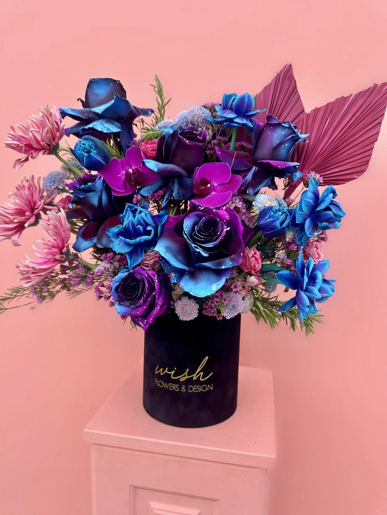 Siyah Kadife Kutuda Galaxy In Bloom Aranjman