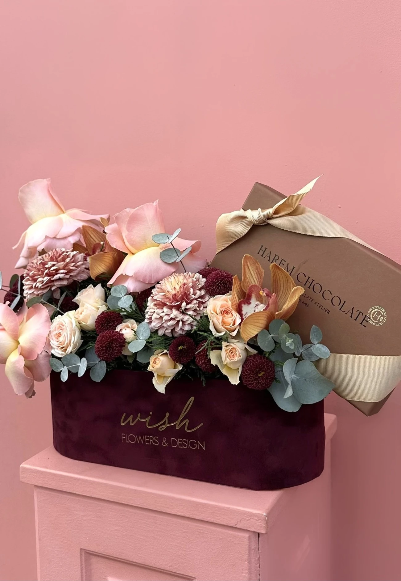 Bordo Kadife Kutuda Harem Çikolatalı Çiçek Bahçesi