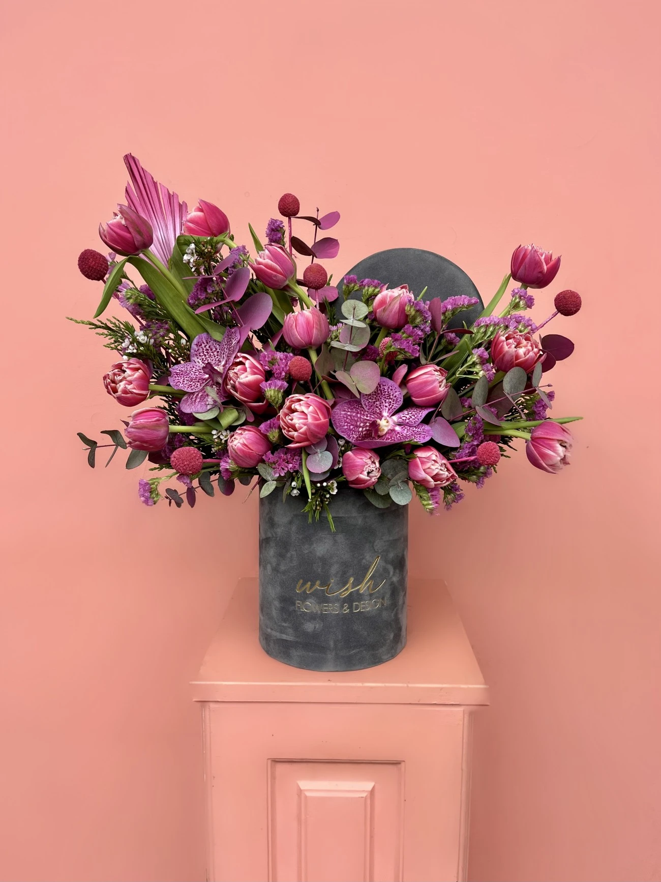 Gri Kadife Kutuda Katmerli Pembe Laleler