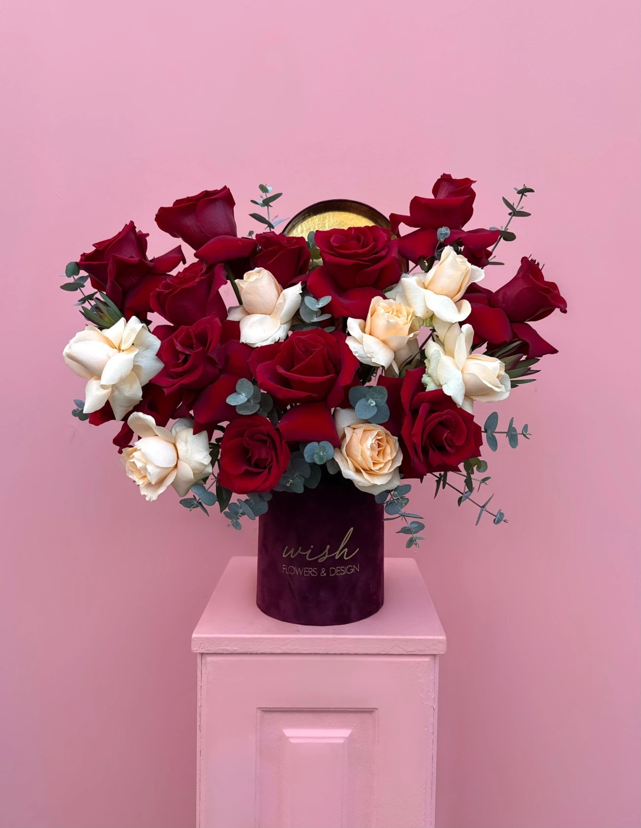 Forever Yours Bordo Kadife Kutuda Sevgililer Günü Gül Aranjmanı