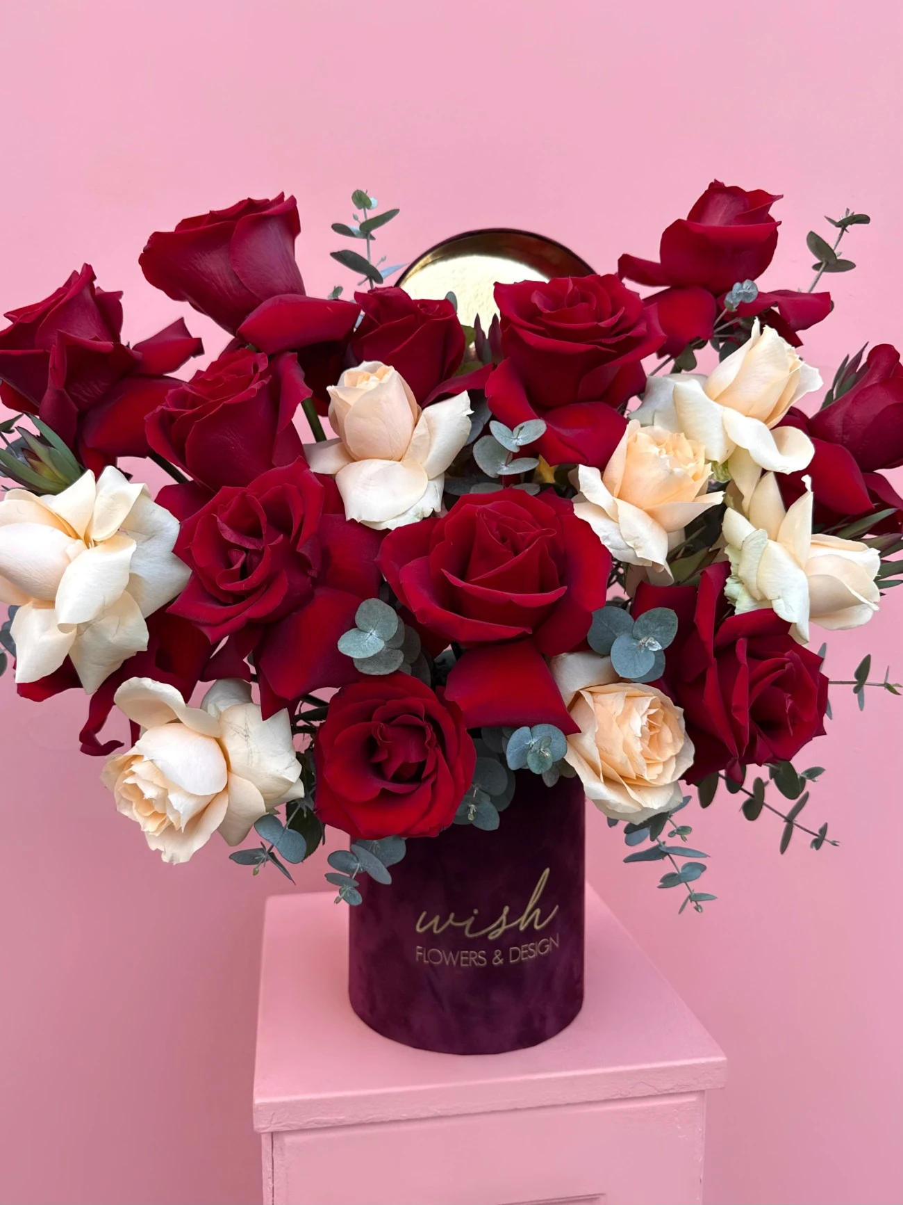 Forever Yours Bordo Kadife Kutuda Sevgililer Günü Gül Aranjmanı