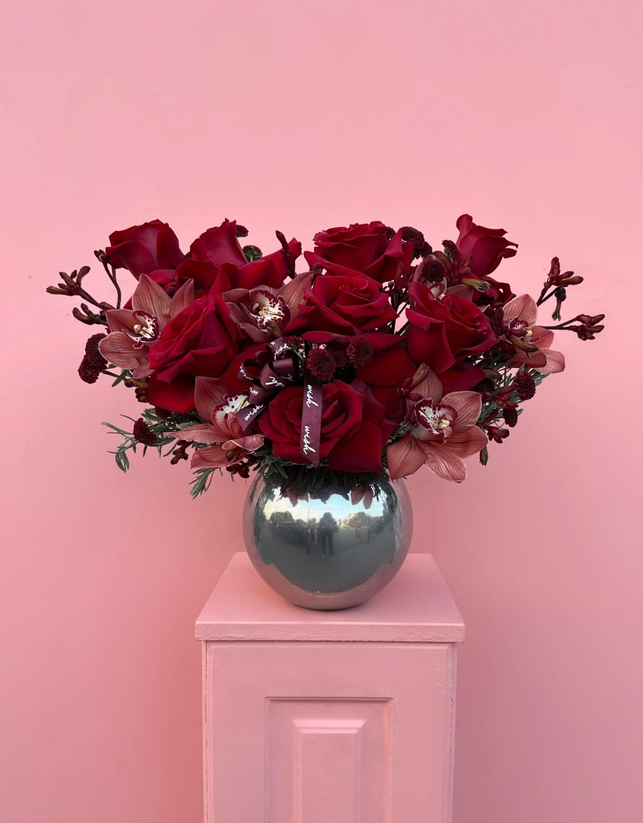 Endless Red Gümüş Vazoda Sevgililer Günü Aranjmanı