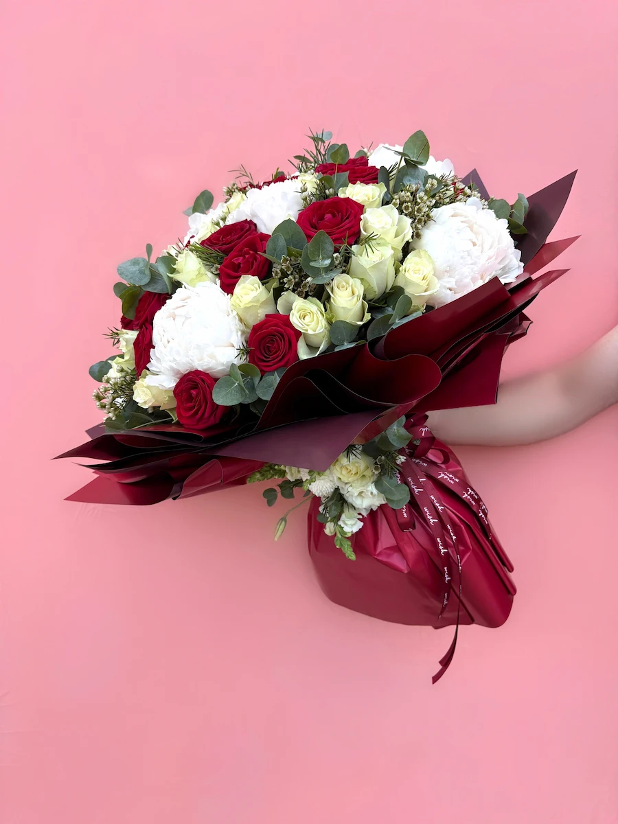 Şakayıklar & Güller Love Story Lüks Buket